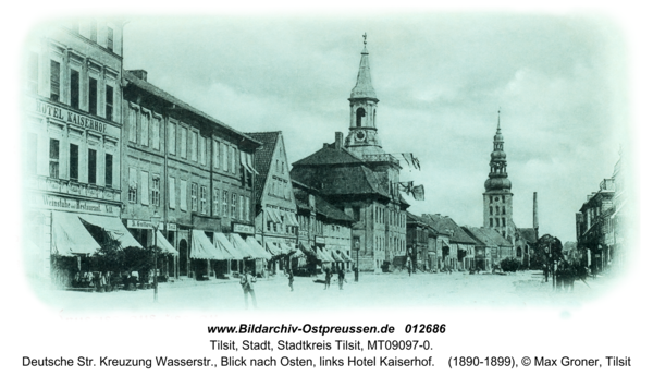 Tilsit, Deutsche Str. Kreuzung Wasserstr., Blick nach Osten, links Hotel Kaiserhof