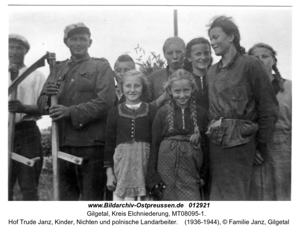 Gilgetal, Hof Trude Janz, Kinder, Nichten und polnische Landarbeiter