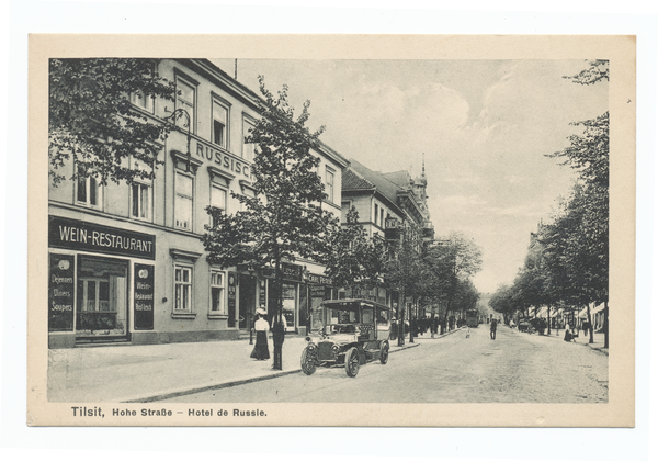 Tilsit, Hohe Str. im Bereich des Hotels "Russischer Hof" (Kreuzung Langgasse), Blick nach Westen