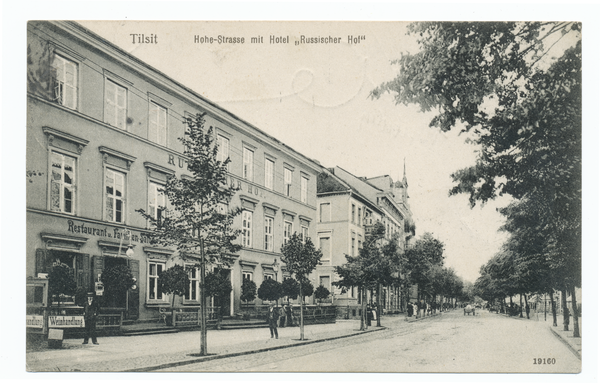 Tilsit, Hohe Str. im Bereich des Hotels "Russischer Hof" (Kreuzung Langgasse), Blick nach Westen