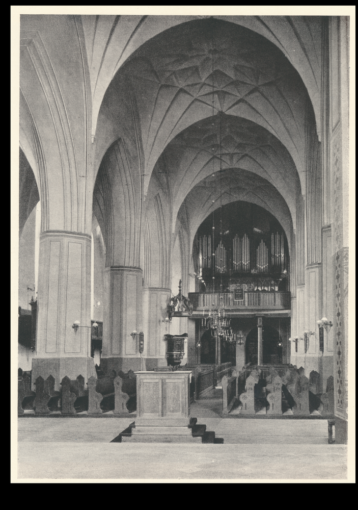 Rastenburg, St. Georgskirche, Innenansicht, Blick zur Orgelempore