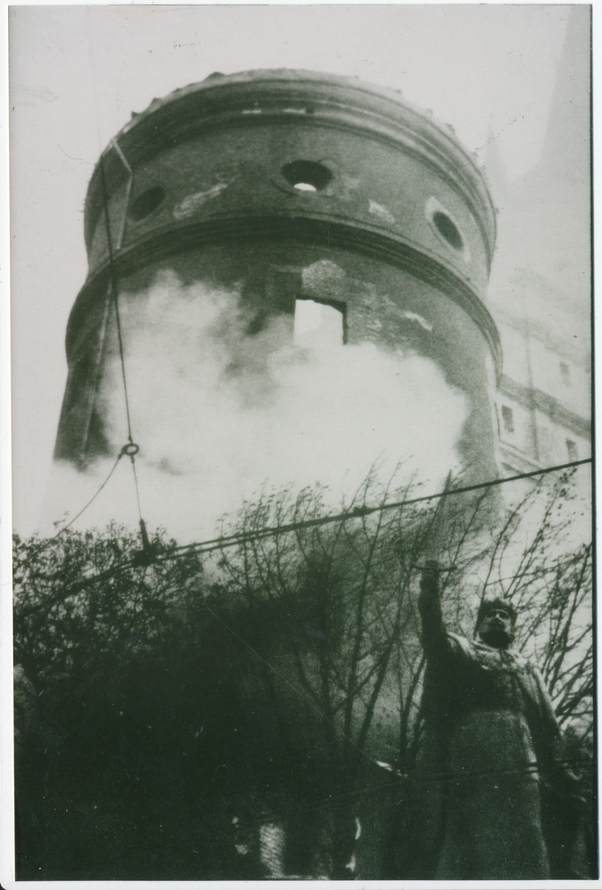 Königsberg (Pr.), Schloss und Kaiser-Wilhelm-Denkmal nach der Zerstörung