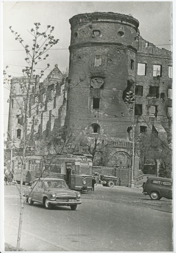 Königsberg (Pr.) (Калининград), Blick vom Kaiser-Wilhelm-Platz auf die Ruine des Schloss-Südwestturms