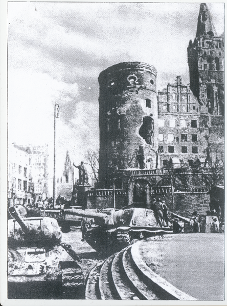 Königsberg (Pr.), Kaiser-Wilhelm-Platz mit Schloss und Kaiser-Wilhelm-Denkmal nach der Zerstörung