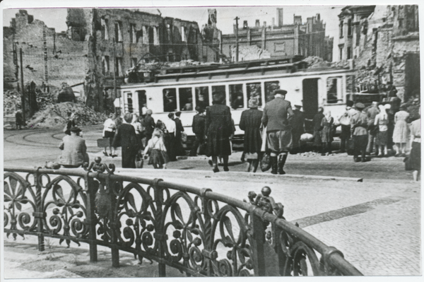 Königsberg (Pr.) (Калининград), Kaiser-Wilhelm-Platz, Hausruinen auf der Westseite