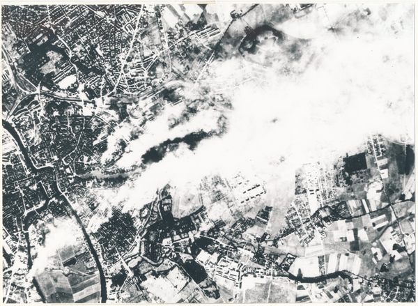 Königsberg (Pr.), Luftbild von den bombardierten Stadtteilen