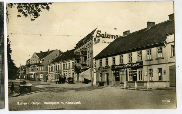 Szillen, Marktplatz mir Kreisbank und Geschäften