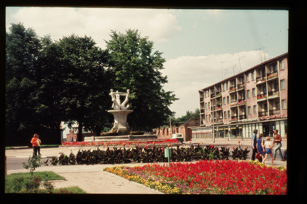 Osterode (Ostpr.) (Ostróda), Marktbrunnen (Mädchenreigen)