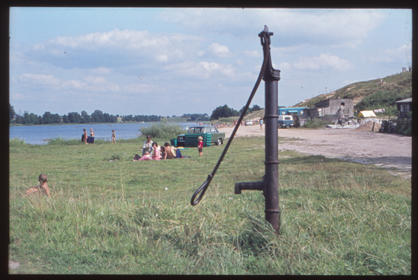 Buchwalde Kr. Osterode (Kajkowo),  Wasserpumpe am Großen Zehmen See