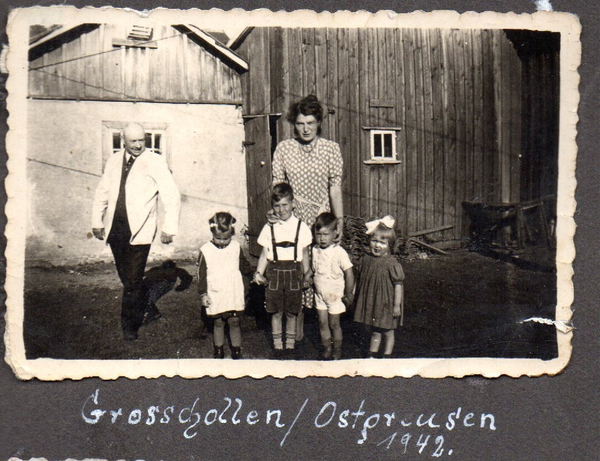 Groß Schillehlen (Großschollen), Ehefrau von Fritz Szallies' Ehefrau mit den Kindern Rudolf und Gertrud