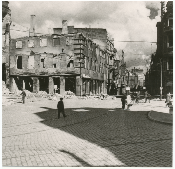 Königsberg (Pr.), Münzstraße vom Münzplatz gesehen, nach britischen Bombenangriffen
