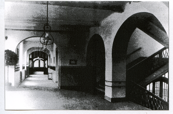 Königsberg (Pr.), Scheffner-Schule, Treppenhaus und Gang zu den Klassenräumen