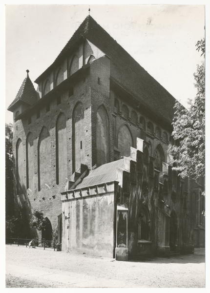 Königsberg (Pr.), Dom, Ostgiebel mit dem Wahrgang und der Grabstätte Kants