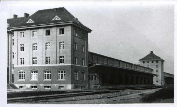 Königsberg (Pr.), Teil der Lagerhallen- und Verwaltungs- und Wohngebäude am Hafenbecken III