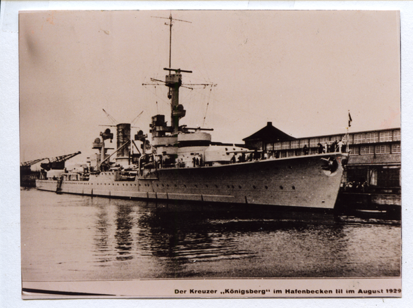 Königsberg (Pr.), Leichter Kreuzer KÖNIGSBERG (III) am Ostufer von Hafenbecken III