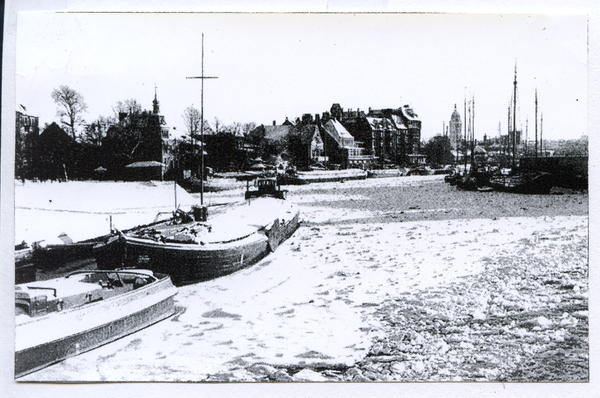 Königsberg (Pr.), Blick von der Honigbrücke auf den Zusammenfluss Alter und Neuer Pregel (Winteraufnahme)