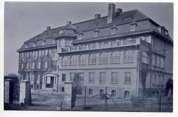 Metgethen, Partie an der Kronprinzessin-Cecilie-Schule (Landfrauenschule), Rückseite