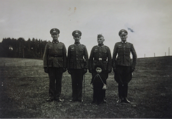 Preußenwall Kr. Ebenrode, Die Söhne von August Warnat als Soldaten