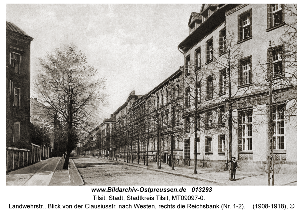 Tilsit, Landwehrstr., Blick von der Clausiusstr. nach Westen, rechts die Reichsbank (Nr. 1-2)