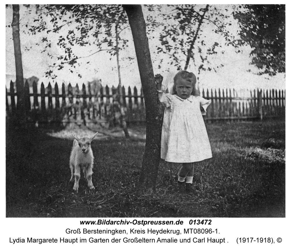 Groß Bersteningken, Lydia Margarete Haupt im Garten der Großeltern Amalie und Carl Haupt