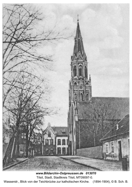 Tilsit, Wasserstr., Blick von der Teichbrücke zur katholischen Kirche