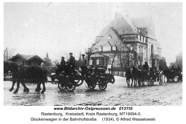 Rastenburg, Glockenwagen in der Bahnhofstraße