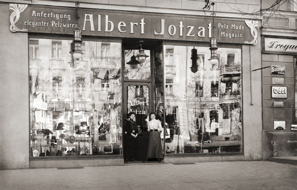 Tilsit, Deutsche Str. 61 oder Hohe Str. 24 ??, Pelzwarenhandlung "Albert Jotzat"