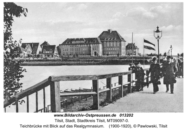 Tilsit, Teichbrücke mit Blick auf das Realgymnasium