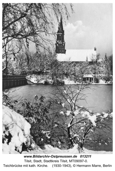 Tilsit, Teichbrücke mit kath. Kirche