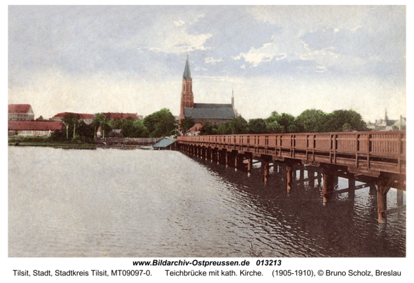 Tilsit, Teichbrücke mit kath. Kirche