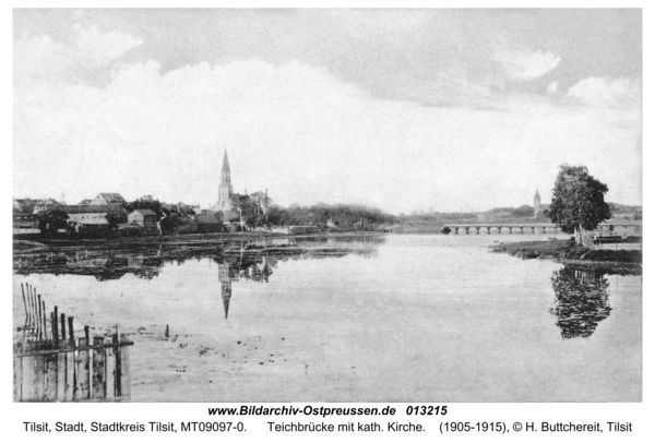 Tilsit, Teichbrücke mit kath. Kirche