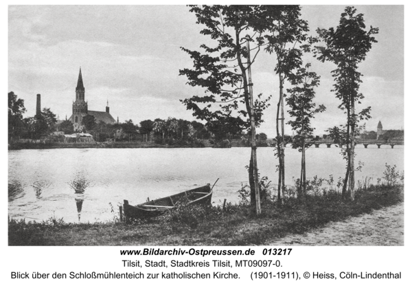 Tilsit, Blick über den Schloßmühlenteich zur katholischen Kirche