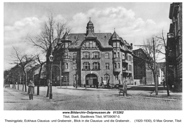 Tilsit, Thesingplatz, Eckhaus Clausius- und Grabenstr., Blick in die Clausius- und die Grabenstr.