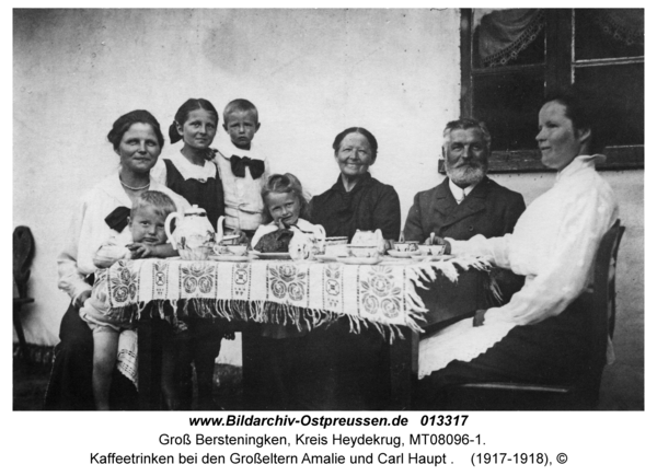 Groß Bersteningken, Kaffeetrinken bei den Großeltern Amalie und Carl Haupt