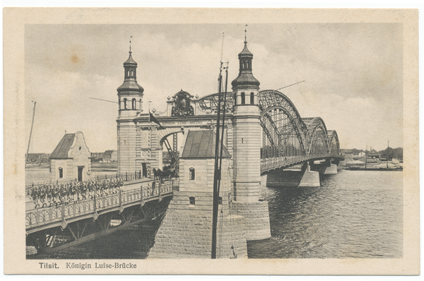 Tilsit, Luisen-Brücke, Infanterie marschiert