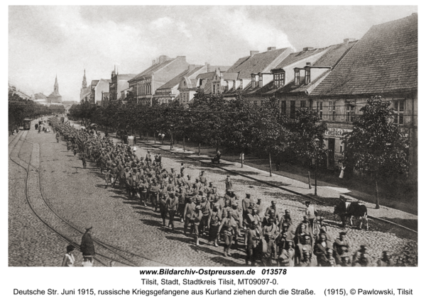 Tilsit, Deutsche Str. Juni 1915, russische Kriegsgefangene aus Kurland ziehen durch die Straße