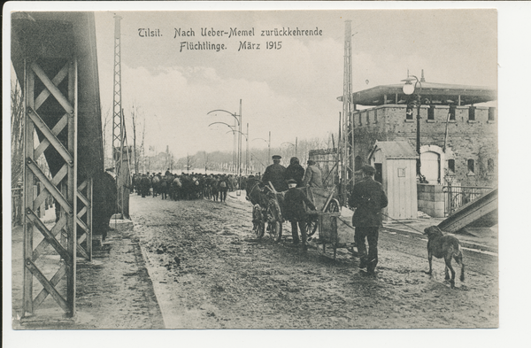 Tilsit, Luisen-Brücke März 1915, nach Übermemel zurückkehrende Flüchtlinge