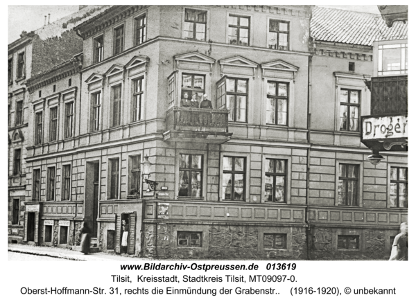 Tilsit, Oberst-Hoffmann-Str. 31, rechts die Einmündung der Grabenstr.