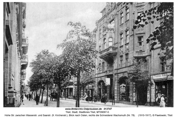 Tilsit, Hohe Str. zwischen Wasserstr. und Saarstr. (fr. Kirchenstr.), Blick nach Osten, rechts die Schneiderei Wachsmuth (Nr. 78)