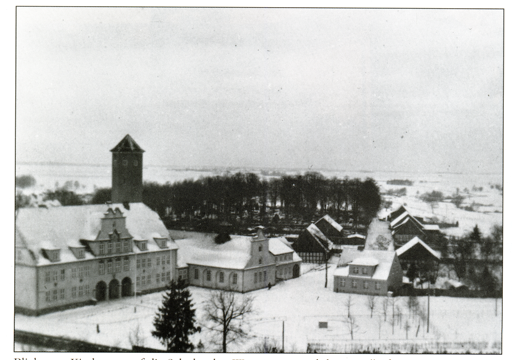 Gerdauen, Blick vom Kirchturm der ev. Kirche auf Stadtschule Wasserturm und Friedhof (Winteraufnahme)