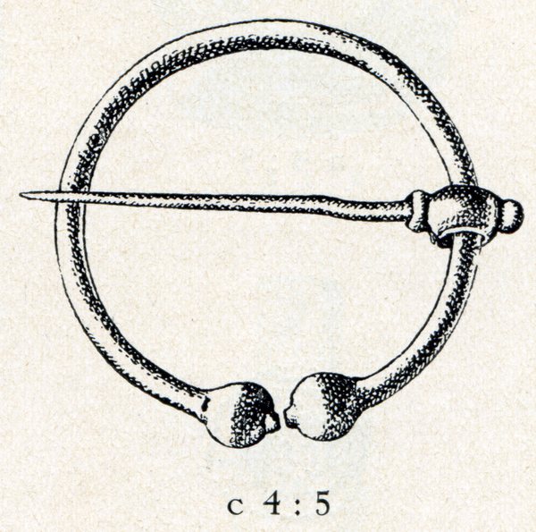 Oberhof Kr. Memel , Ringfibel mit stollenförmigen Knöpfen