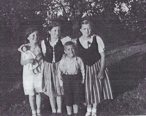 Lakendorf, Kinder der Familie Maeding - Charlotte, Dora, Konrad und Anneliese