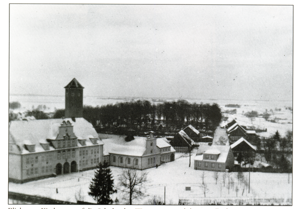 Gerdauen, Blick vom Kirchturm der ev. Kirche auf Stadtschule Wasserturm und Friedhof (Winteraufnahme)