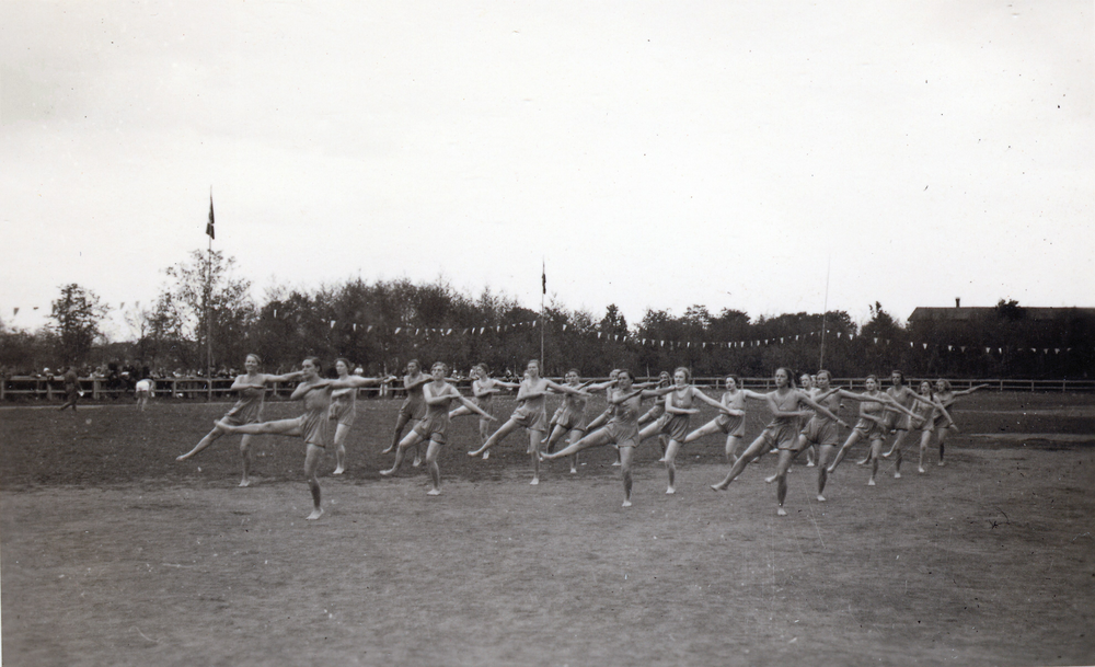 Labiau, Frauen-Turnverein, Aufzug auf dem Labiauer Sportplatz