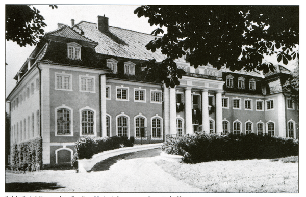 Arklitten, Schloss mit Auffahrt
