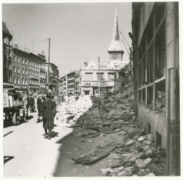 Königsberg (Pr.), Steindamm, nach der Bombardierung, im Hintergrund die Steindammer Kirche
