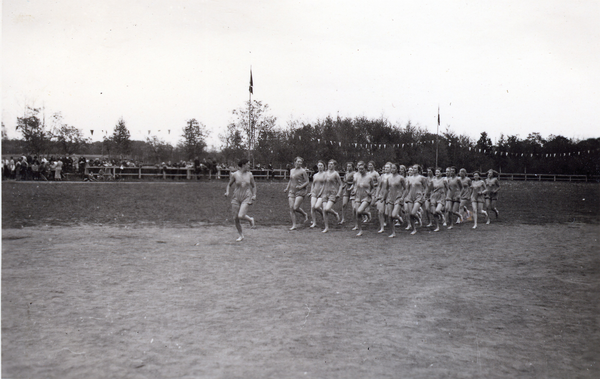 Labiau, Frauen-Turnverein, Aufzug auf dem Labiauer Sportplatz