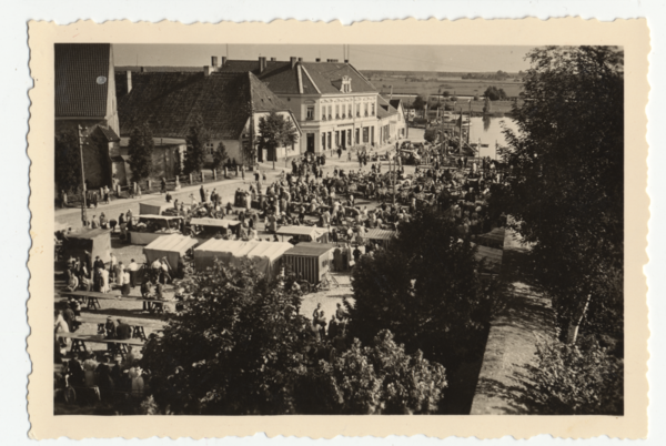 Labiau, Kurfürstenplatz, Markttag, Gemüsemarkt im Sommer