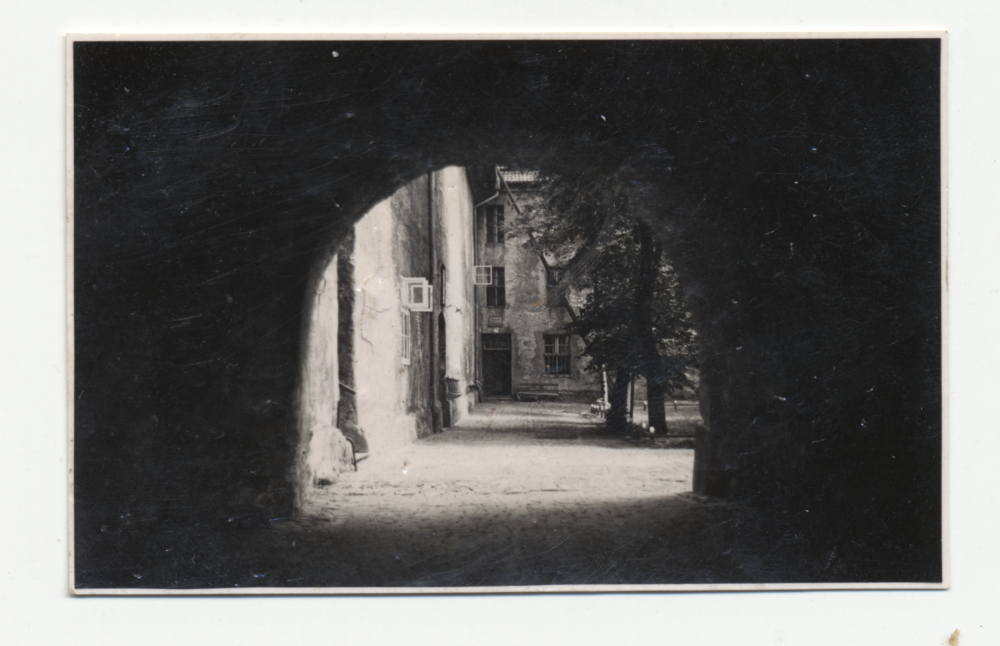 Labiau, Ordensschloss, Schlosstor,  Blick vom Marktplatz in den Innenhof