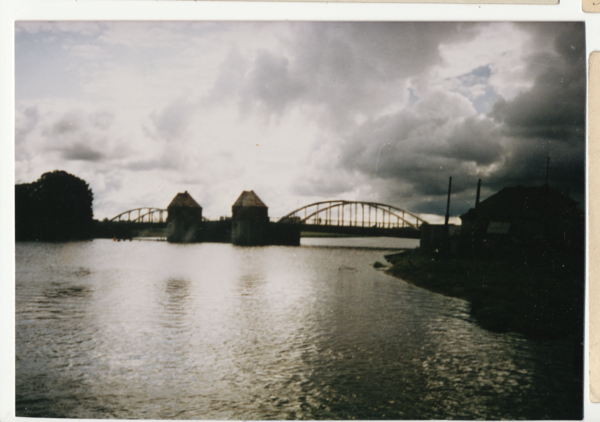 Labiau (Полесск), Deime mit Adlerbrücke im August, Abendstimmung?